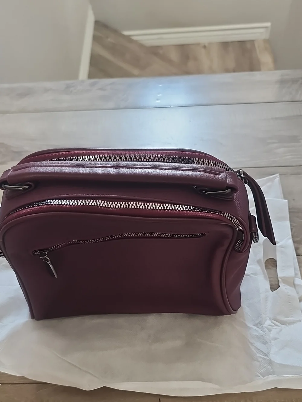 Women's Leather Crossbody Bag in Burgundy